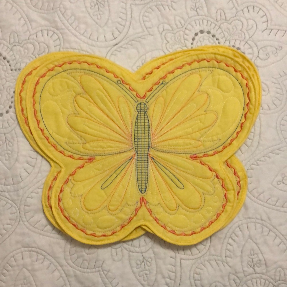 3/$15 💛 NWOT Set for Four Butterfly Placemats
